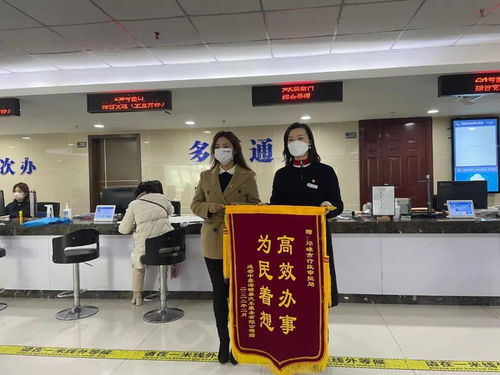 三比一提升 政务服务有温度，企业点赞赠锦旗，网络预约出租汽车经营服务优化升级